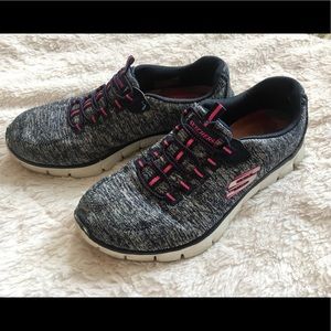 SKETCHERS slip-on sneaker size 6